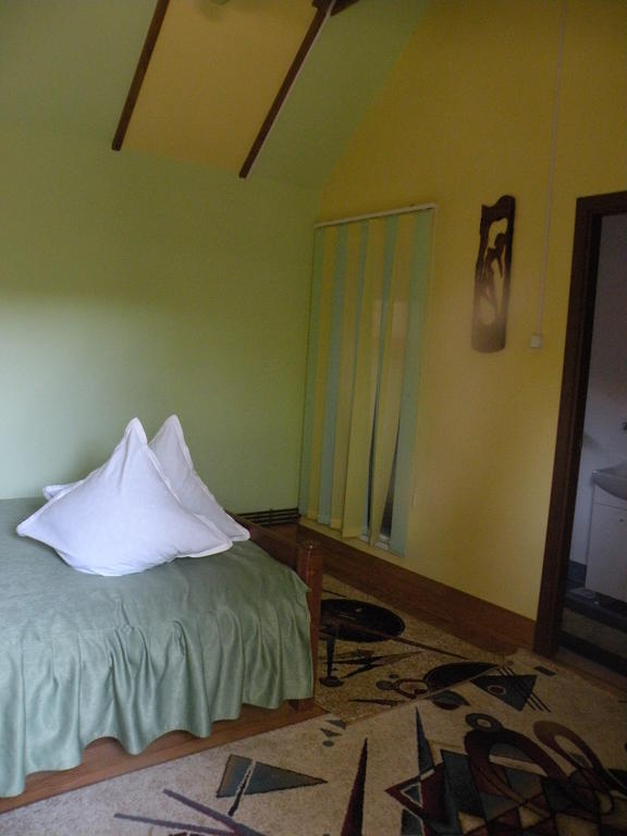 Camping Paradisul Soferilor Onesti Cameră foto